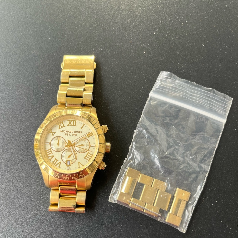Michael Kors Stainless Steel Watch w/ extra pins & links to resize needs battery - Picture 3 of 6